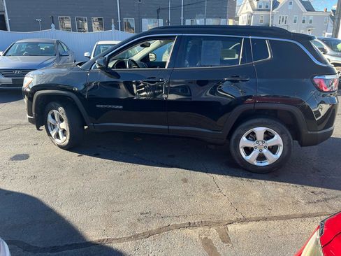 Used 2020 Jeep Compass Latitude w/ Popular Equipment Group AWD/4WD image 2