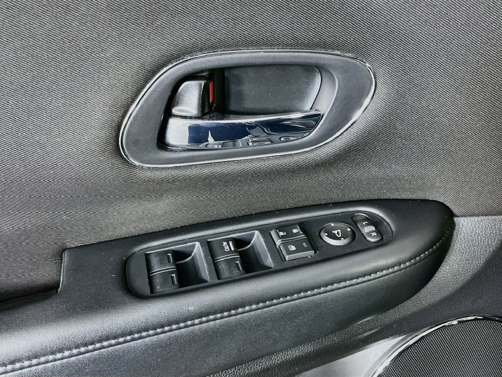 Used 2018 Honda HR-V EX image 25