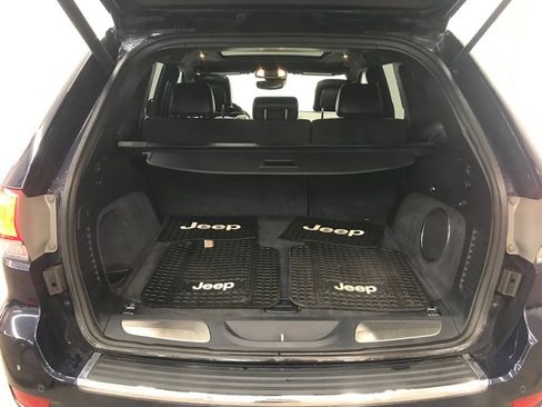 Used 2017 Jeep Grand Cherokee Overland w/ Jeep Active Safety Group image 32