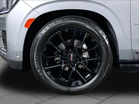 Used 2023 GMC Yukon Denali Ultimate AWD/4WD image 10