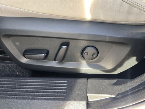 Used 2023 Nissan Rogue SL w/ SL Premium Package image 24