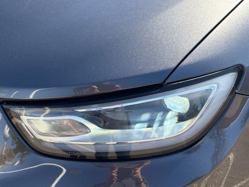Used 2023 Chrysler Pacifica Touring-L FWD image 10