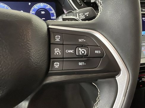 Used 2023 Jeep Grand Cherokee Laredo AWD/4WD image 19
