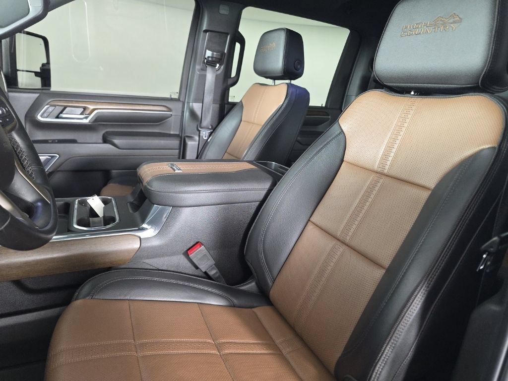 Used 2024 Chevrolet Silverado 2500 High Country w/ High Country Premium Package AWD/4WD image 17
