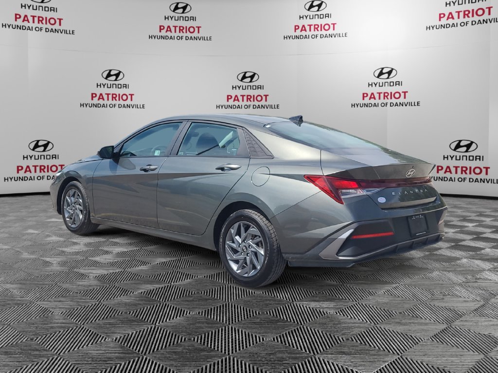 Used 2024 Hyundai Elantra SEL FWD image 5