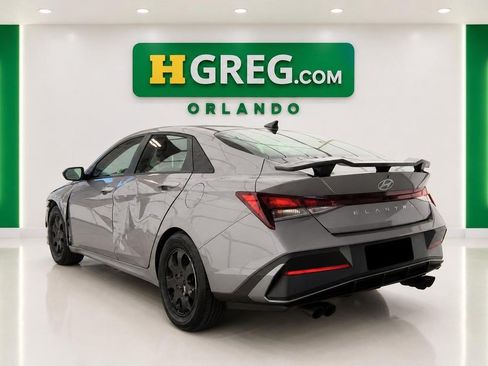 Used 2025 Hyundai Elantra SE FWD image 2