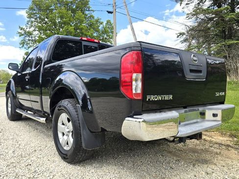 Used 2010 Nissan Frontier SE w/ SE Value Truck Pkg AWD/4WD image 5