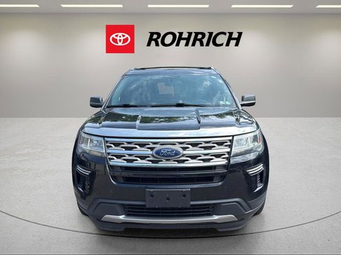 Used 2018 Ford Explorer XLT AWD/4WD image 2