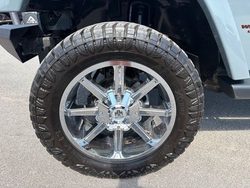 Used 2015 Jeep Wrangler Unlimited Sahara w/ Connectivity Group AWD/4WD image 11
