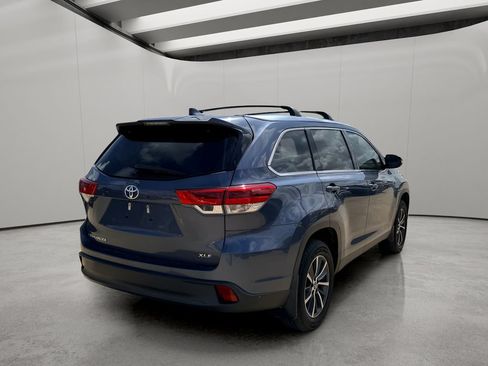 Used 2019 Toyota Highlander XLE FWD image 5