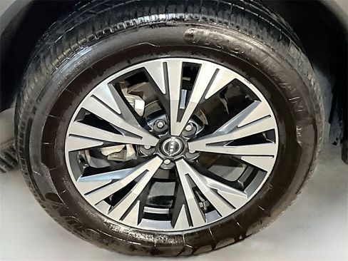 Used 2023 Nissan Rogue SV image 28