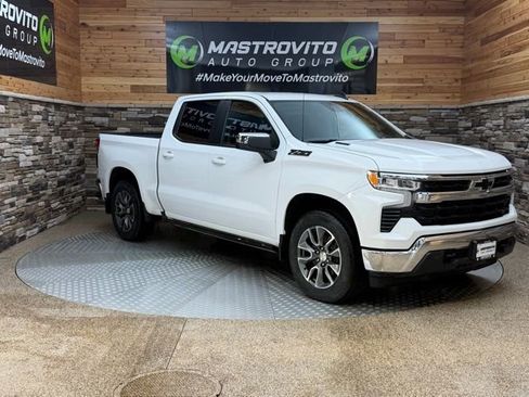 Used 2022 Chevrolet Silverado 1500 LT image 1