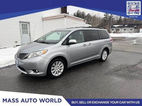 Used 2012 Toyota Sienna XLE image 2