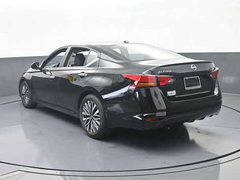 Used 2024 Nissan Altima 2.5 SV image 4