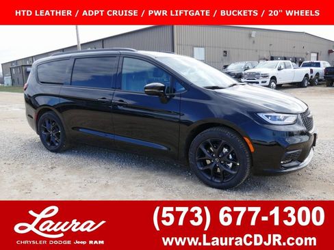 New 2026 Chrysler Pacifica Select w/ S Appearance Package FWD image 1