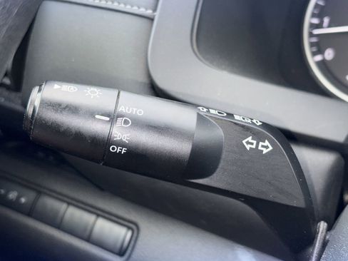 Used 2025 Nissan Pathfinder S FWD image 19