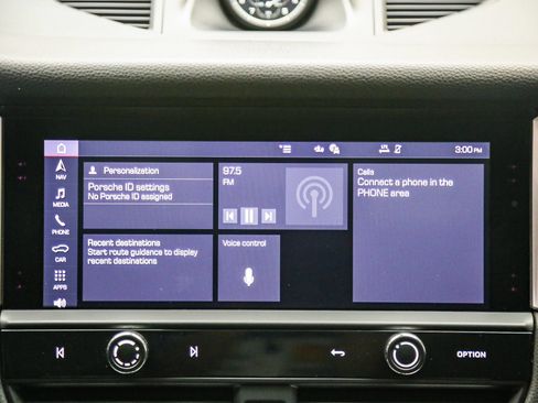 Certified 2022 Porsche Macan AWD/4WD image 18
