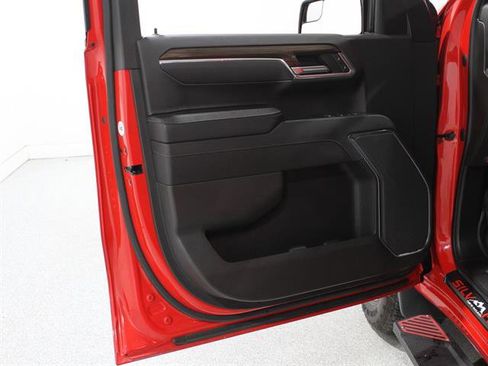 Used 2023 Chevrolet Silverado 1500 LT image 4