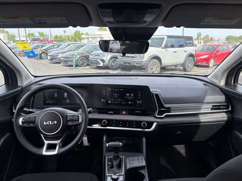 Used 2025 Kia Sportage LX FWD image 32