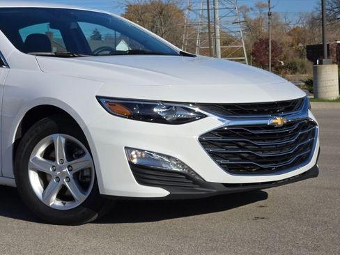 Used 2024 Chevrolet Malibu LT image 2