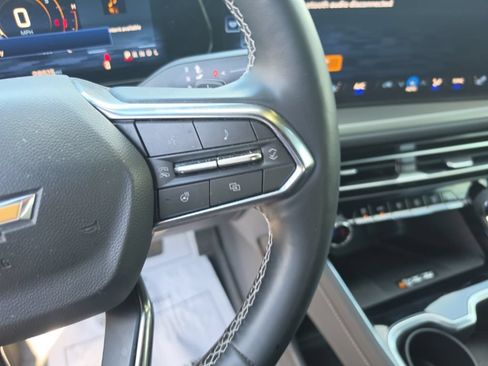 Used 2025 Chevrolet Traverse LT w/ LPO, Floor Liner Package FWD image 16