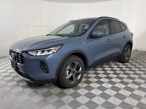 Used 2025 Ford Escape ST-Line Select AWD/4WD image 3