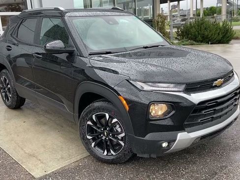 Used 2022 Chevrolet TrailBlazer LS image 1