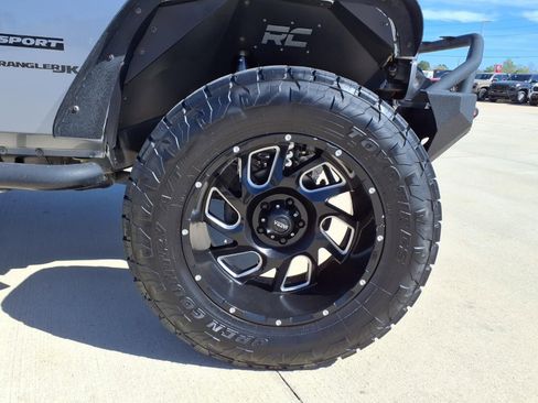 Used 2018 Jeep Wrangler Sport image 9