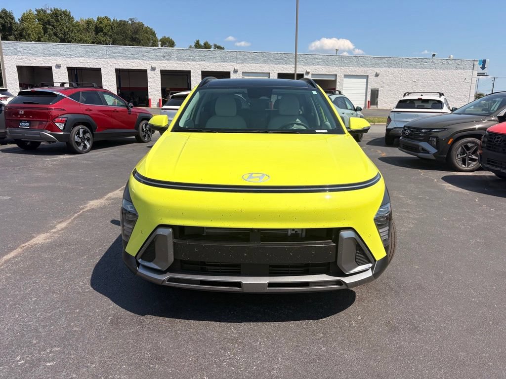 Used 2025 Hyundai Kona Limited AWD/4WD image 2