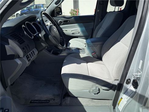 Used 2006 Toyota Tacoma PreRunner RWD image 11