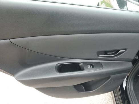 Used 2025 Hyundai Elantra SEL FWD image 15
