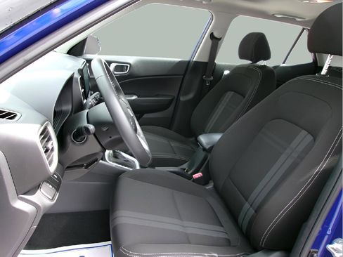Used 2024 Hyundai Venue SEL image 14