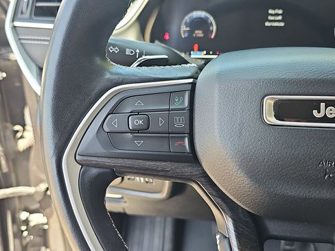 Used 2021 Jeep Grand Cherokee L Limited AWD/4WD image 17
