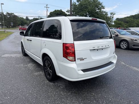 Used 2018 Dodge Grand Caravan GT FWD image 3