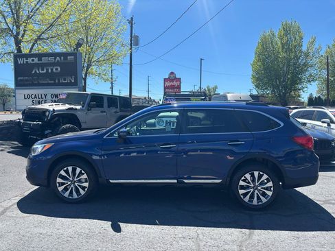 Used 2017 Subaru Outback 2.5i Touring AWD/4WD image 2