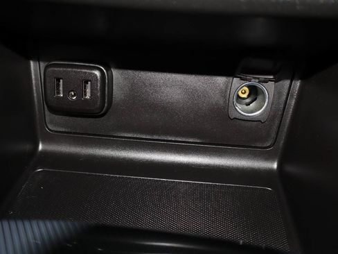 Used 2020 Chevrolet Colorado Z71 AWD/4WD image 18
