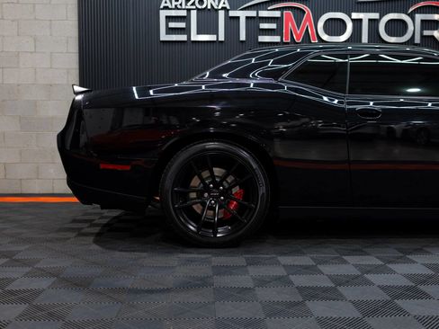Used 2023 Dodge Challenger SRT Hellcat w/ Driver Convenience Group RWD image 4