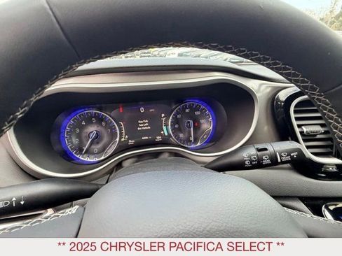 Certified 2025 Chrysler Pacifica Select image 29