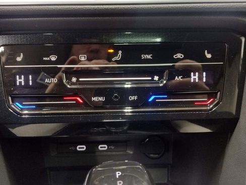 New 2025 Volkswagen Taos SE image 33