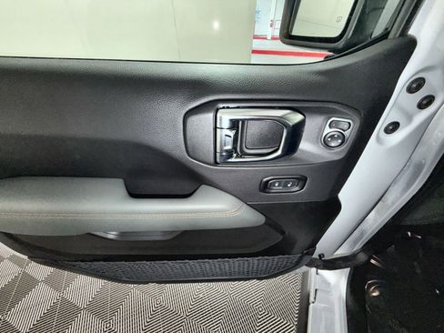 Used 2025 Jeep Gladiator Mojave w/ Safety Group image 15