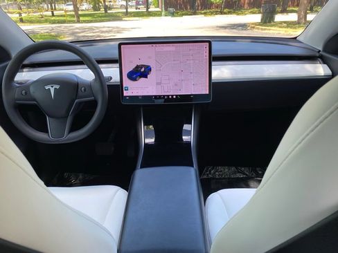Used 2021 Tesla Model Y Long Range AWD/4WD image 23