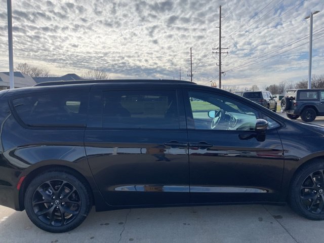 New 2026 Chrysler Pacifica Select w/ S Appearance Package FWD image 4