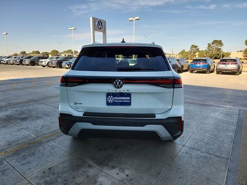 New 2026 Volkswagen Tiguan SE image 6