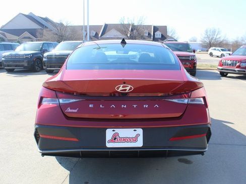 New 2026 Hyundai Elantra SE image 4