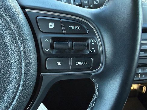 Used 2019 Kia Niro EX image 18