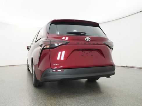 New 2026 Toyota Sienna XLE image 15