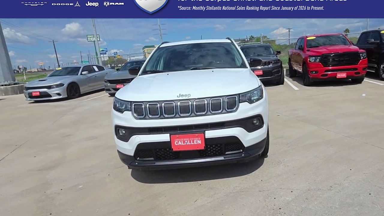 Used 2022 Jeep Compass Latitude w/ Sun and Sound Group FWD image 3