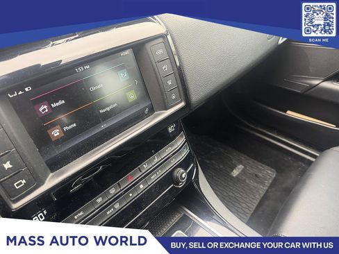 Used 2017 Jaguar XE Premium image 9