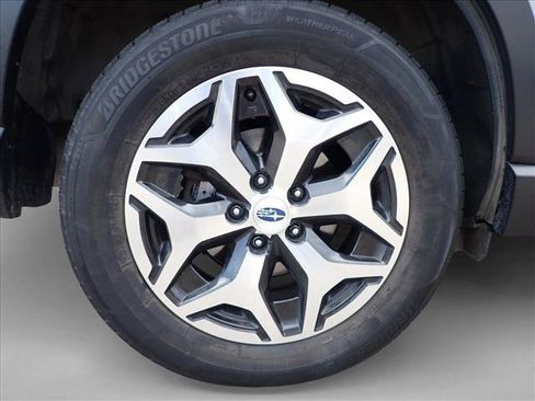 Used 2020 Subaru Forester Premium AWD/4WD image 7