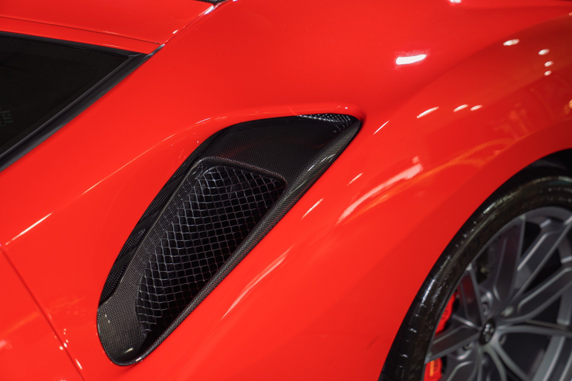 Used 2020 Ferrari 488 Pista Coupe RWD image 29